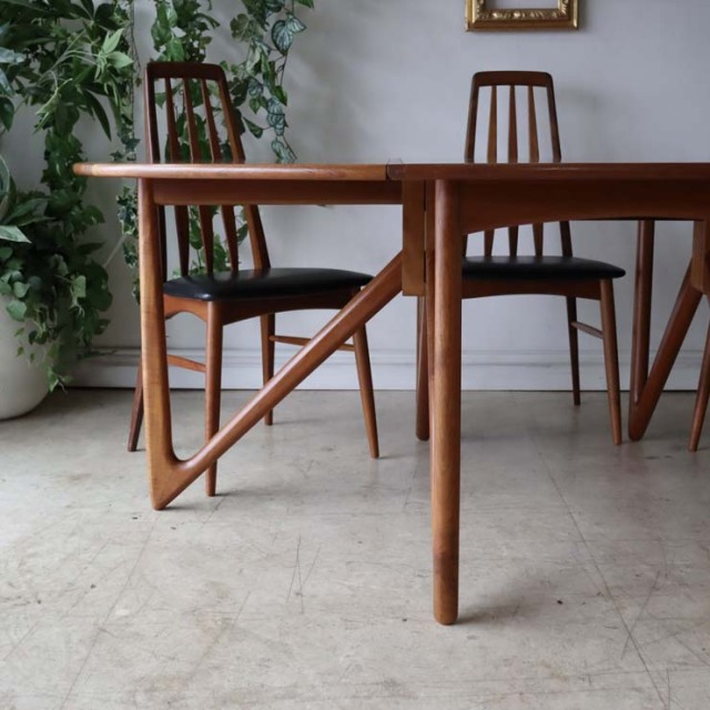 カート・ウストヴィ ダイニングテーブル | 北欧ヴィンテージ家具