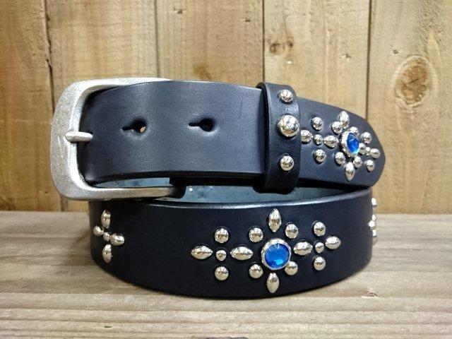 栃木レザーデザインスタッズベルト／フラワースタッズ 【ブラック】30