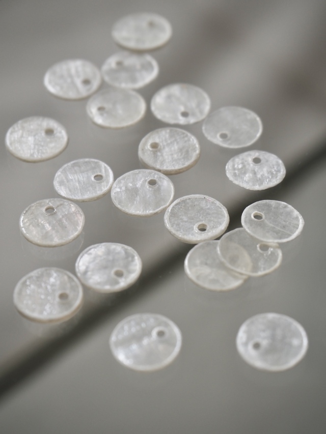 シェルプレートビーズ - ラウンド(カピス)【約8mm/40枚】[メール便可