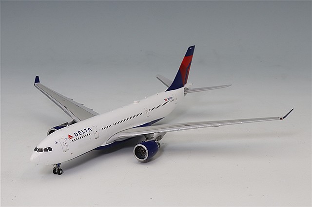 ホーガンウィングス 1/200 エアバス A330-200 エバエアー ハロー