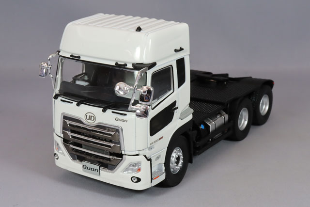 京商 1/43 UDトラックス クオン 極東 ダンプ ホワイト
