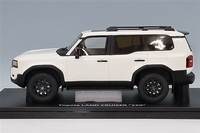 京商 samurai 1/18 トヨタ ランドクルーザー 250 ホワイト