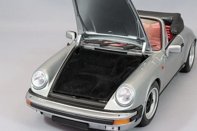 ミニチャンプス 1/18 ポルシェ 911 カレラ 3.2 カブリオレ 1983
