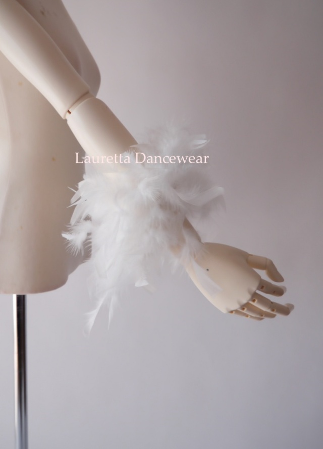 社交ダンスドレス】FW103 ドレス用フロート フェザー付バングル