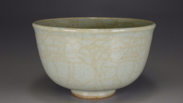 虎仙窯（伊万里焼色絵貫入抹茶茶碗）