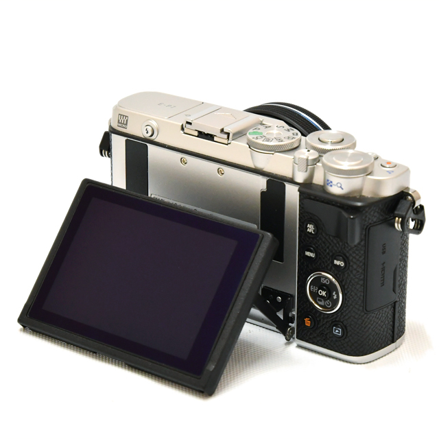 中古】オリンパス ミラーレス一眼 PEN E-P7 シルバー・ M.ZUIKO 14