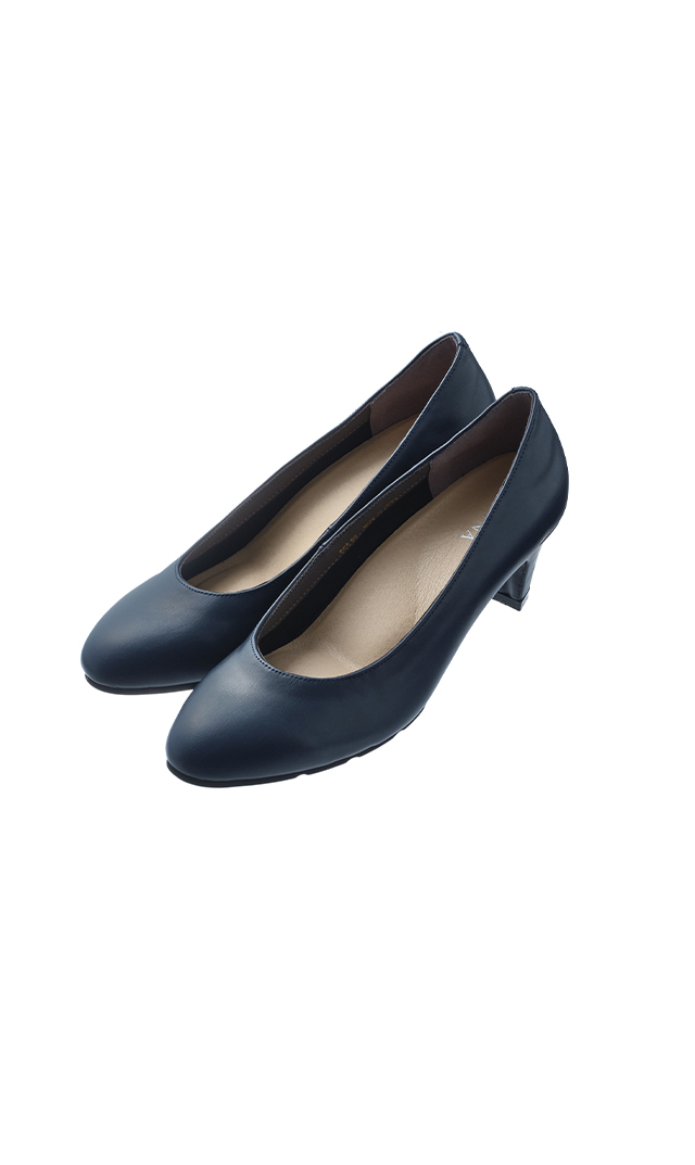癖のないシルエット、シンプルなデザインのフォーマルパンプスが登場！