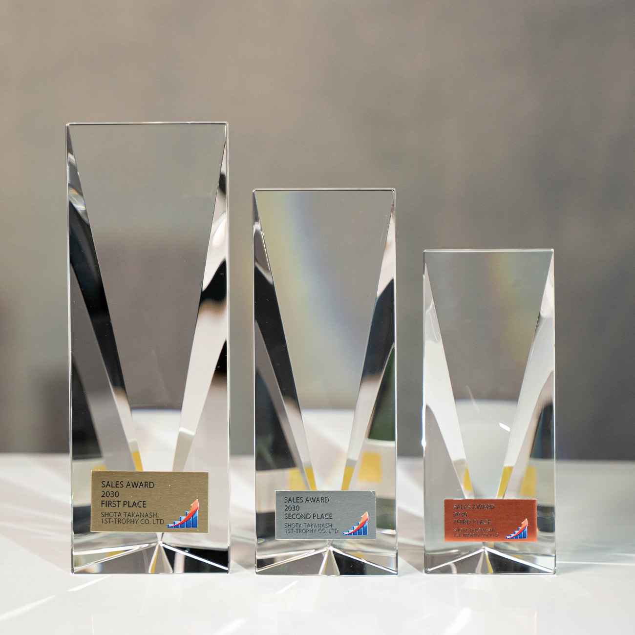 クリスタルトロフィー AWARDロゴ+プレート《XC-PL-0143_Cサイズ》(高さ