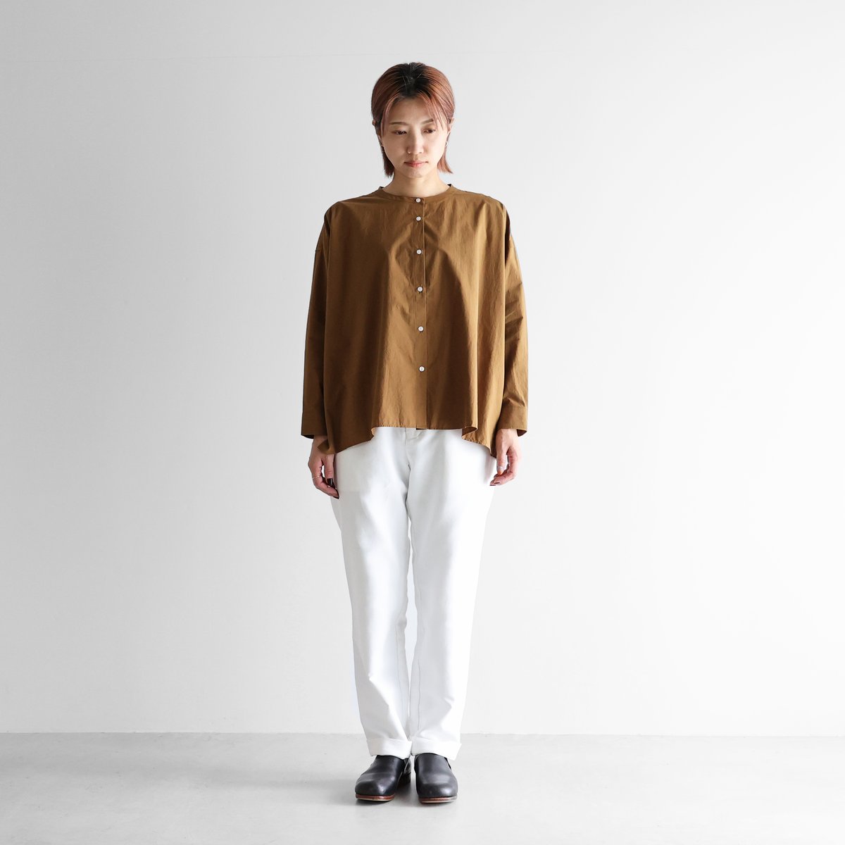 オーガニックコットンバンドカラーワイドブラウス（キャメル