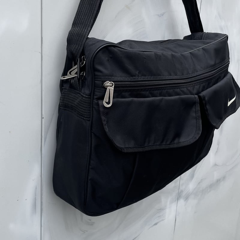 NIKE ナイキ メッセンジャーバッグ ロゴ刺繍 Y2K 黒
