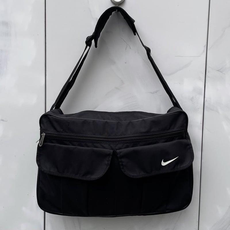 NIKE ナイキ メッセンジャーバッグ ロゴ刺繍 Y2K 黒