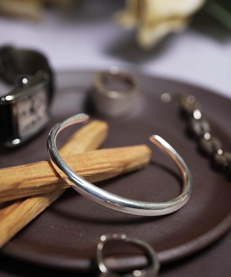 OX JEWELRy Silver Curve Bangle | MB -there is a