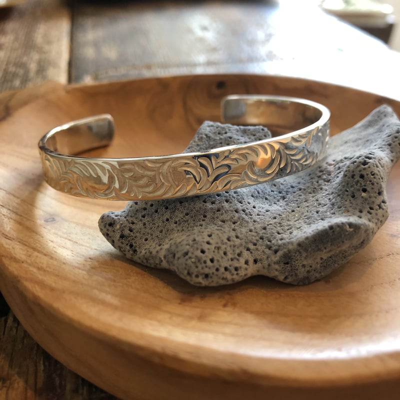 手彫り唐草模様バングル 8x2mm 925シルバー | Voyage Jewelry Japan