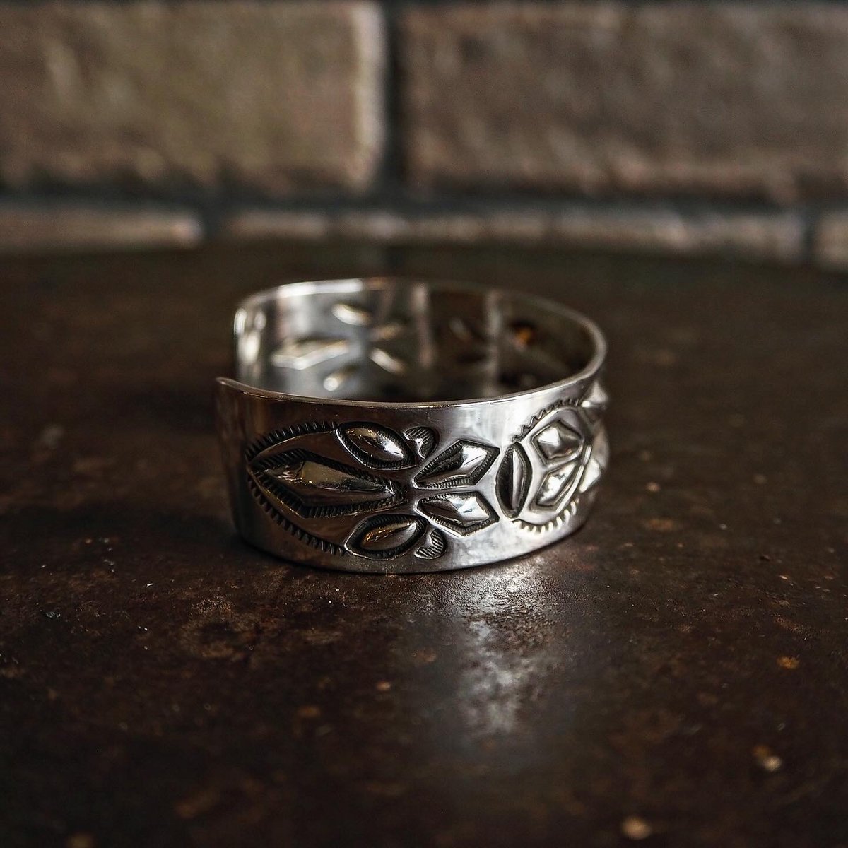 RAY ADAKAI ／ Single Stamp Bangle | CALIFORNIA