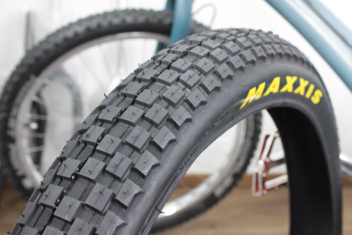MAXXIS Holy Roller 24×2.40 | IKKEI BIKES STORE