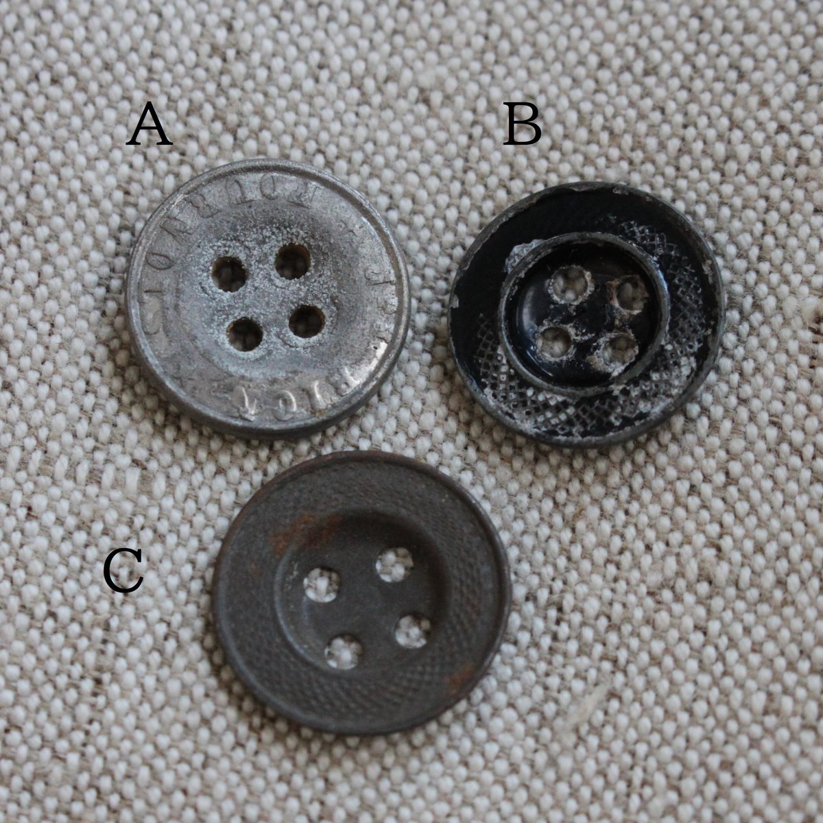 四つ穴メタルボタン各種 フランスヴィンテージ 200 | Le manège