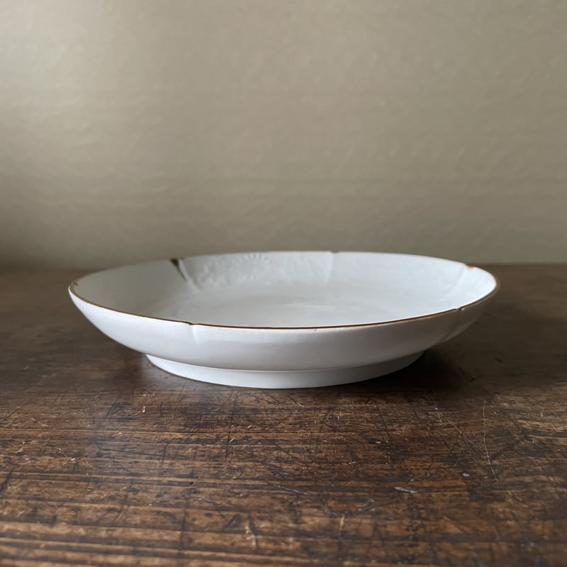 古伊万里 白磁陽刻皿(柿右衛門様式) A / 江戸時代 | フルミナ