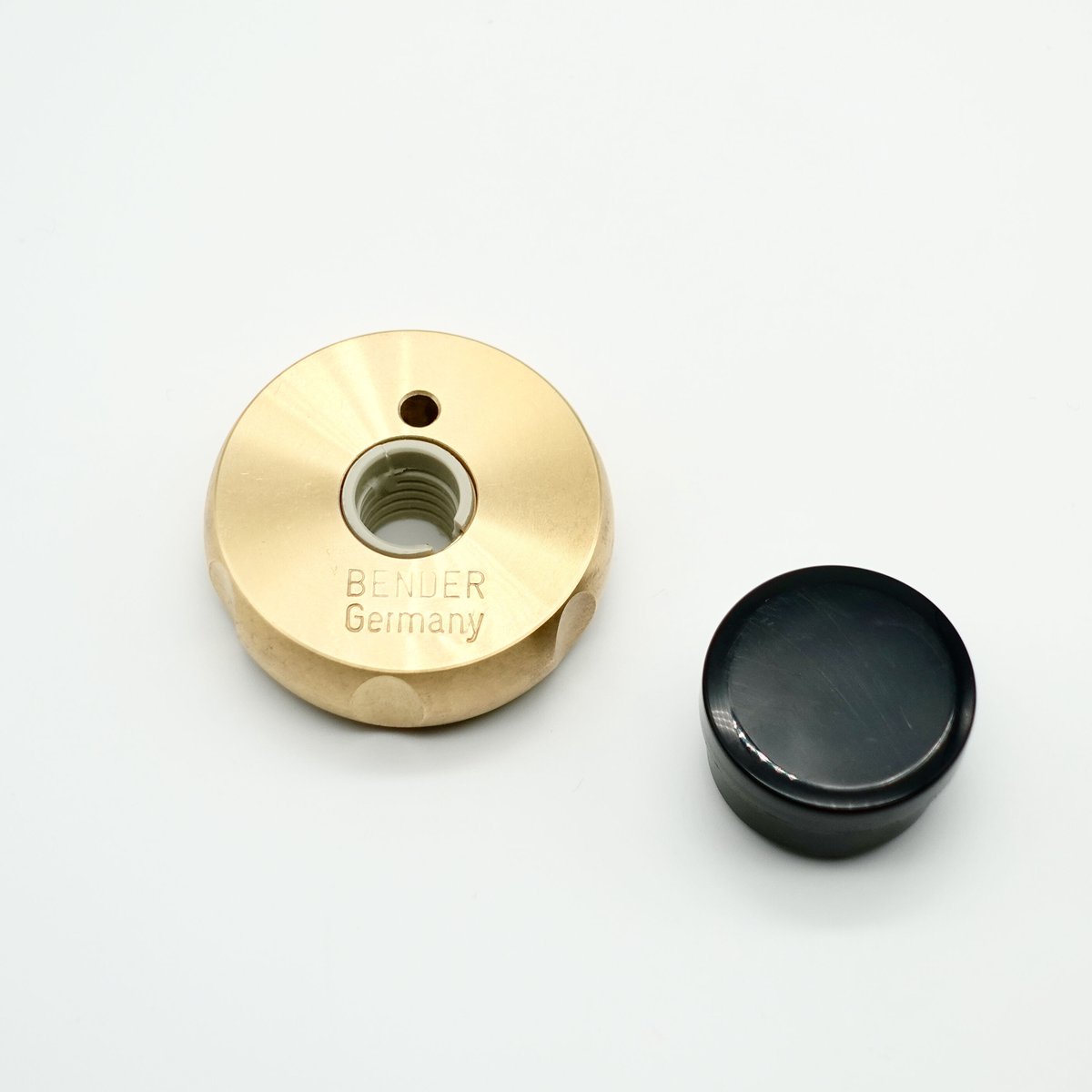 Vc エンドピンパーツ】BENDER ソケットパーツ / ブラスネジ | 文京楽器
