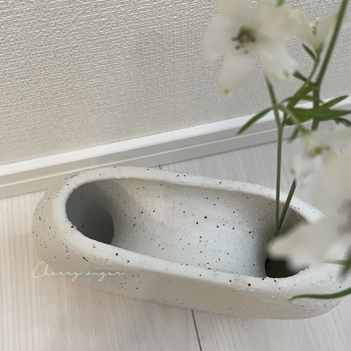 陶器のモダンフラワーベース | Cherry Sugar