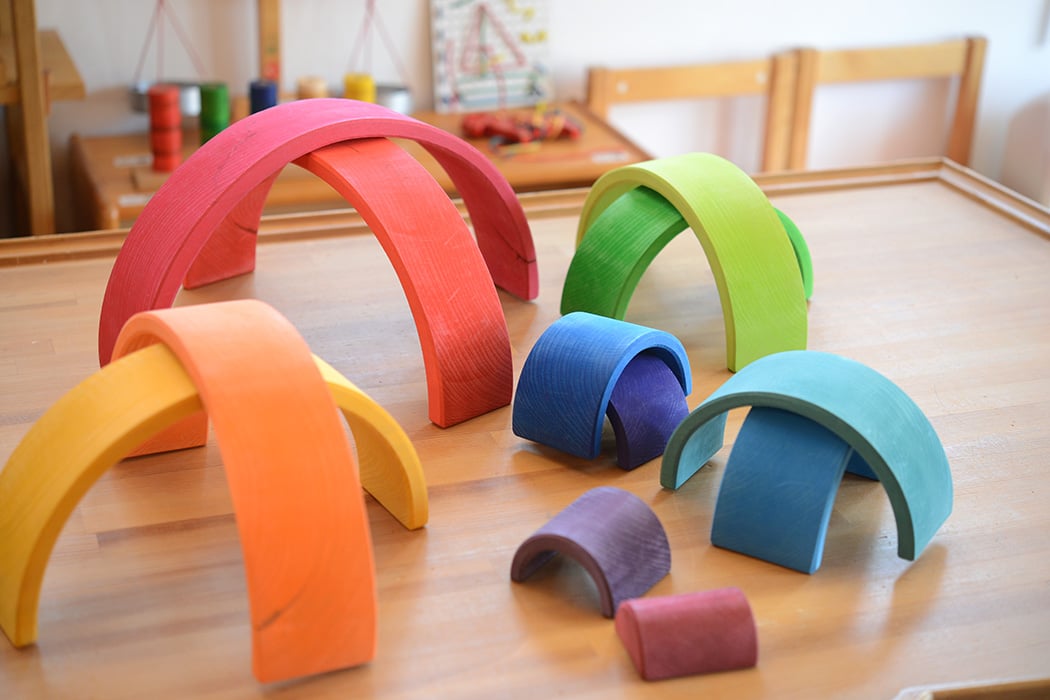 0才-7才〉グリムス虹色トンネル ラージ（アーチレインボー・大