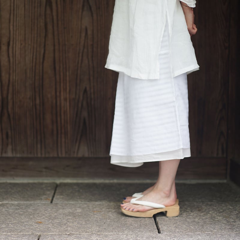 安藤明子】裾なめらかサロン オフホワイト/墨黒 | ギャルリ百草 online