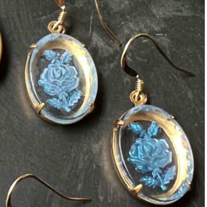 透明ガラスに青いバラのピアス | bon bon cherryハイジの店 東京