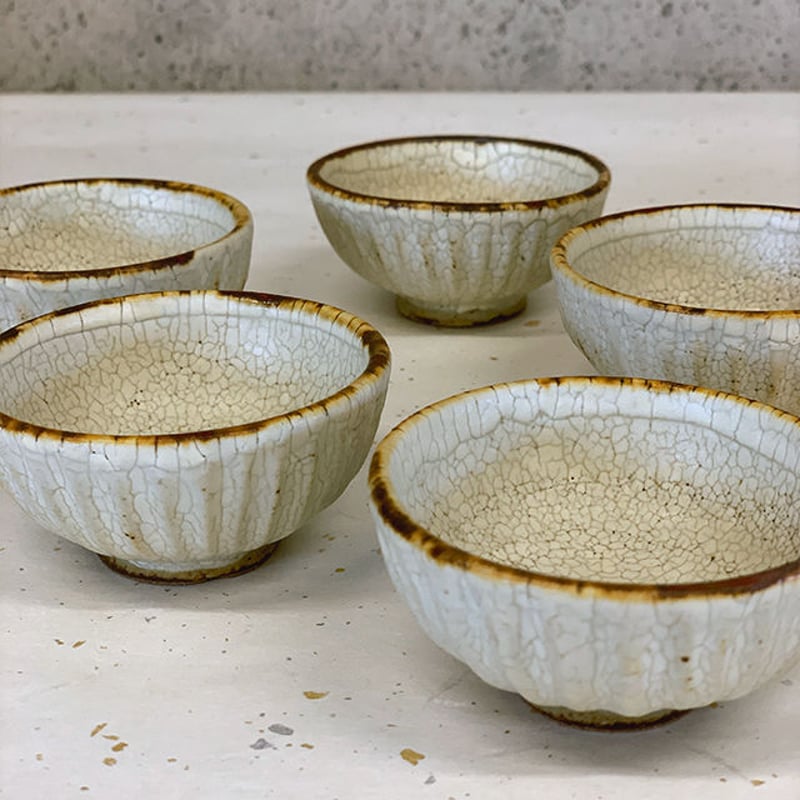 笠間焼 / 鎬のぐい呑（粉引/貫入） | 和の雑貨 えん