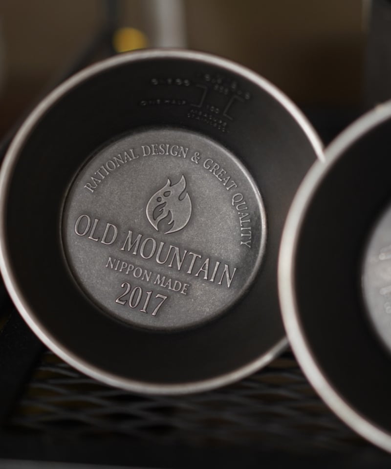 VINTAGE BLACK SIERRA | old mountain