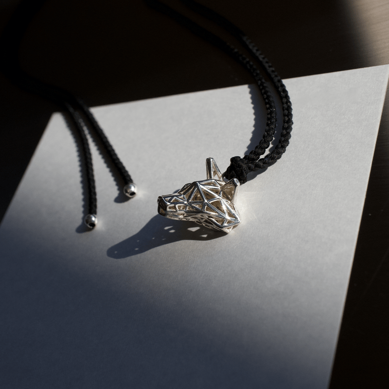 Wolf mesh silk cord necklace | Grayscale