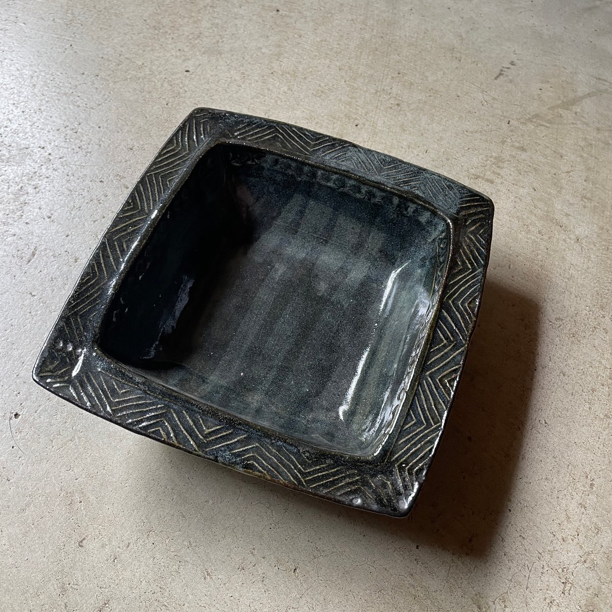 倉敷堤窯 武内真木 角鉢（呉須） | Linné