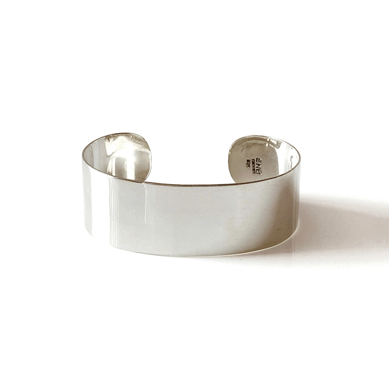 ERICKA NICOLAS BEGAY【25A ナバホ フラット プレーン バングル (Sサ