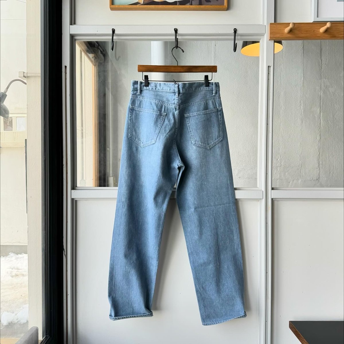 AURALEE SELVEDGE FADED LIGHT DENIM WIDE PANTS |