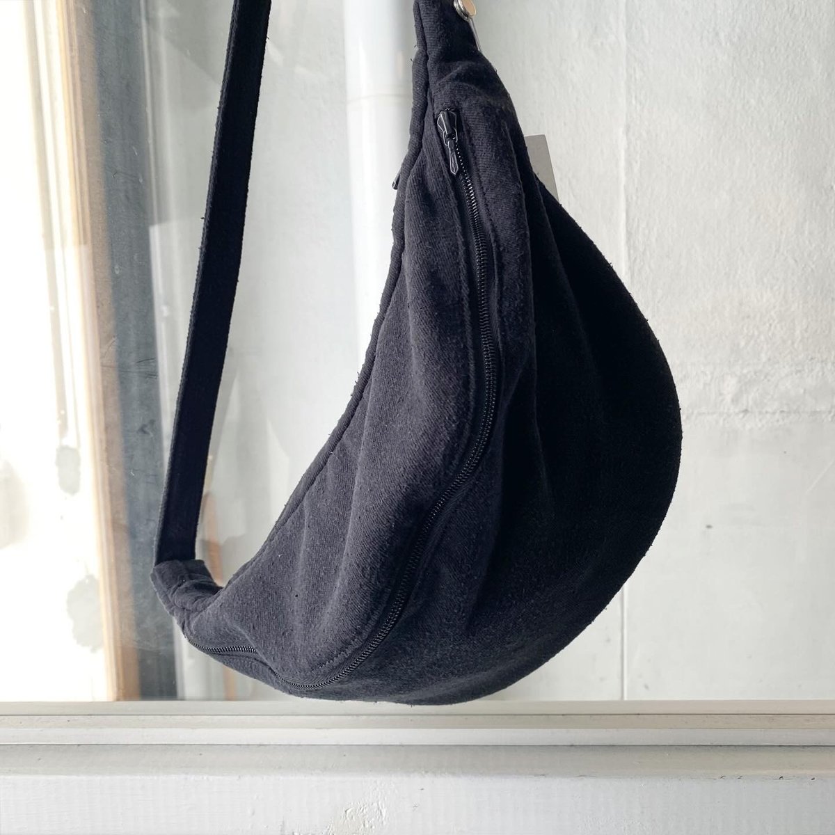 COMOLI シルクネップ ウエストバッグ | Less Higashikawa