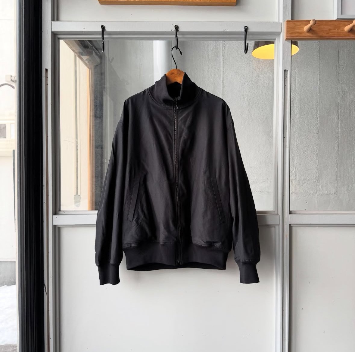 COMOLI リバーシブル トラックジャケット | Less Higashikawa