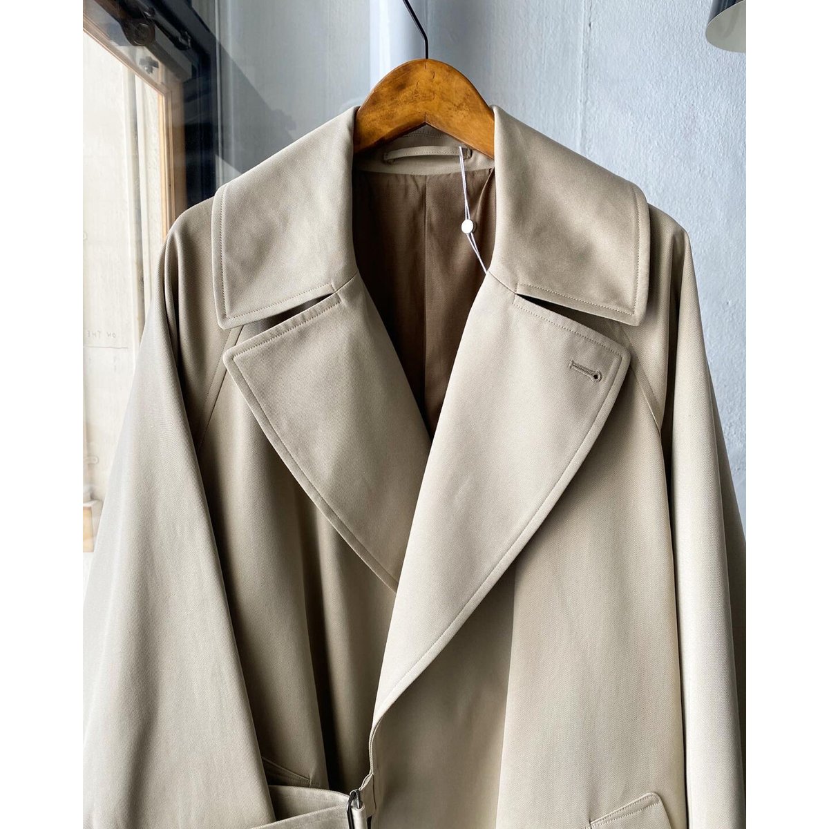 COMOLI コットンギャバ タイロッケンコート | Less Higashikawa