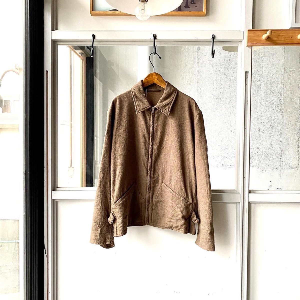 COMOLI KHAKI縮絨ウール ジップショートジャケット | Less Higashi