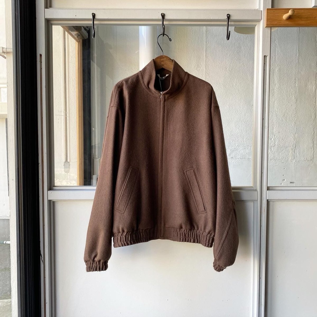 AURALEE BABY CAMEL FLANNEL ZIP BLOUSON | Less