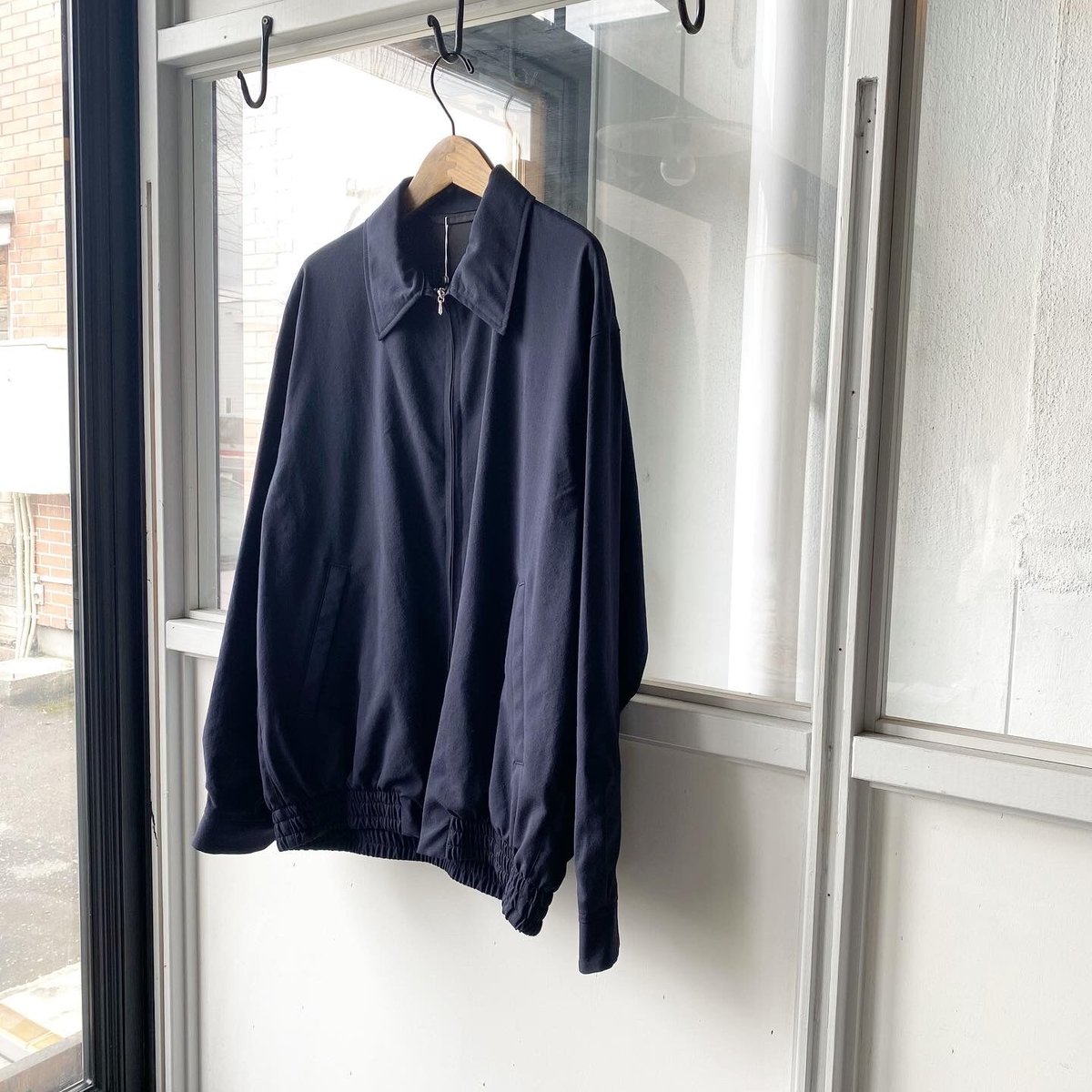 COMOLI ウール スイングトップ | Less Higashikawa