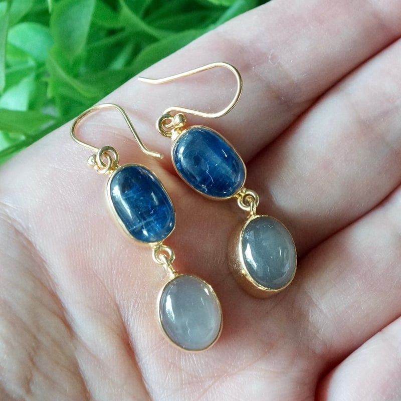 ○ブルー カイヤナイト/グレームーンストーン フックピアス 18k