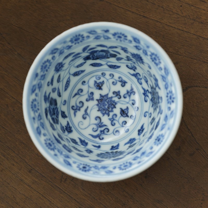 青花纏枝蓮紋圧手杯 PF162 | Looking For 物色