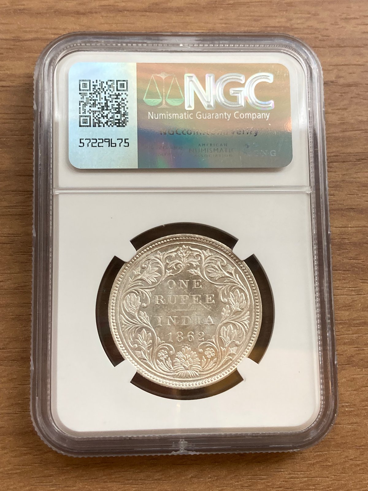 QUEEN刻印碑文 】NGC鑑定MS62 英領インド 1ルピー銀貨 ヴィクトリア