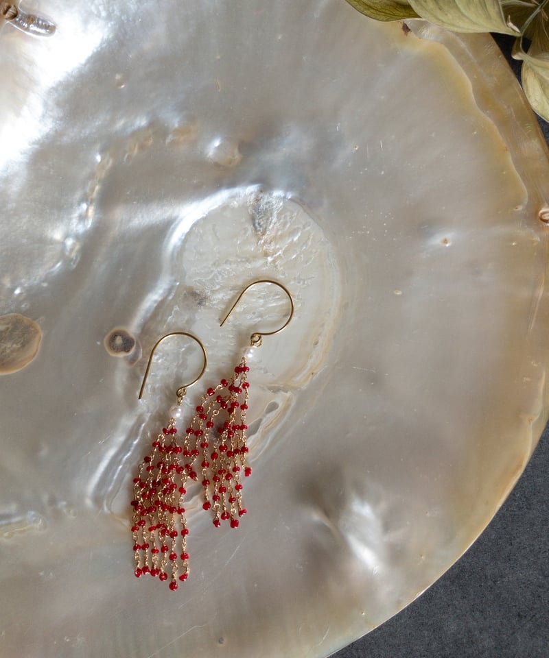 14kgf】赤のシャンデリアピアス 〜 ヴィンテージビーズ ＆ 淡水パール