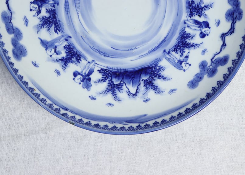 明治前期染付唐子図9寸台皿② 窯傷,座り悪い | 吉祥寺PukuPuku