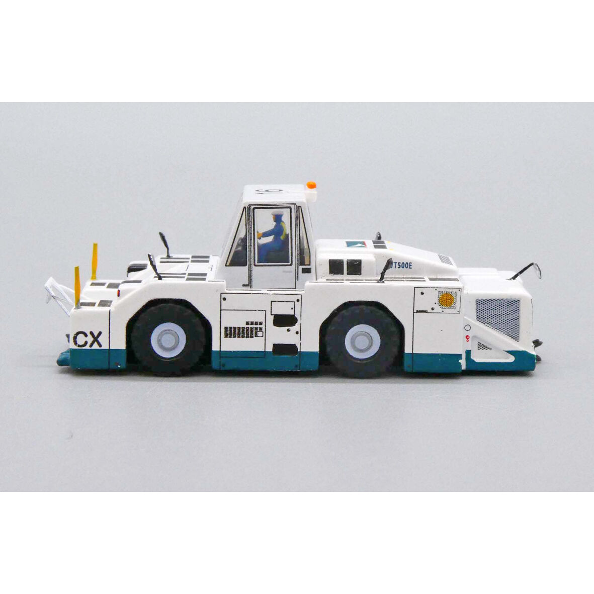 1/200 トーイングトラクターWT500E CXカラー | ひこーきちゃん