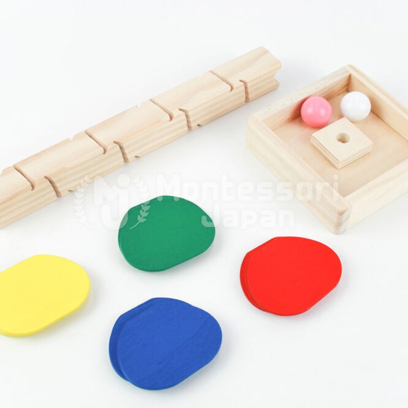 木のおもちゃ 知育玩具 玉転がし | Montessori Japan