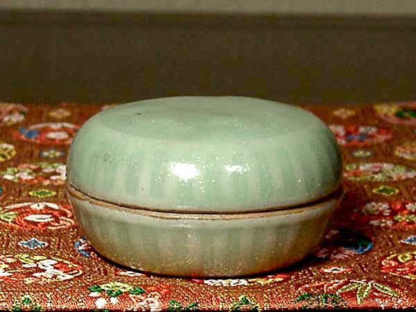 京焼・清水焼 真清水蔵六 作 青磁「字」香合 無傷 箱誂 保証