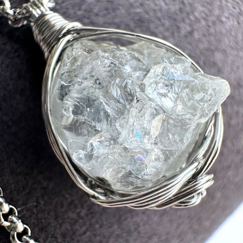 ロシア・ウラル・マリシェボ鉱山産 フェナカイト原石ネックレス | F