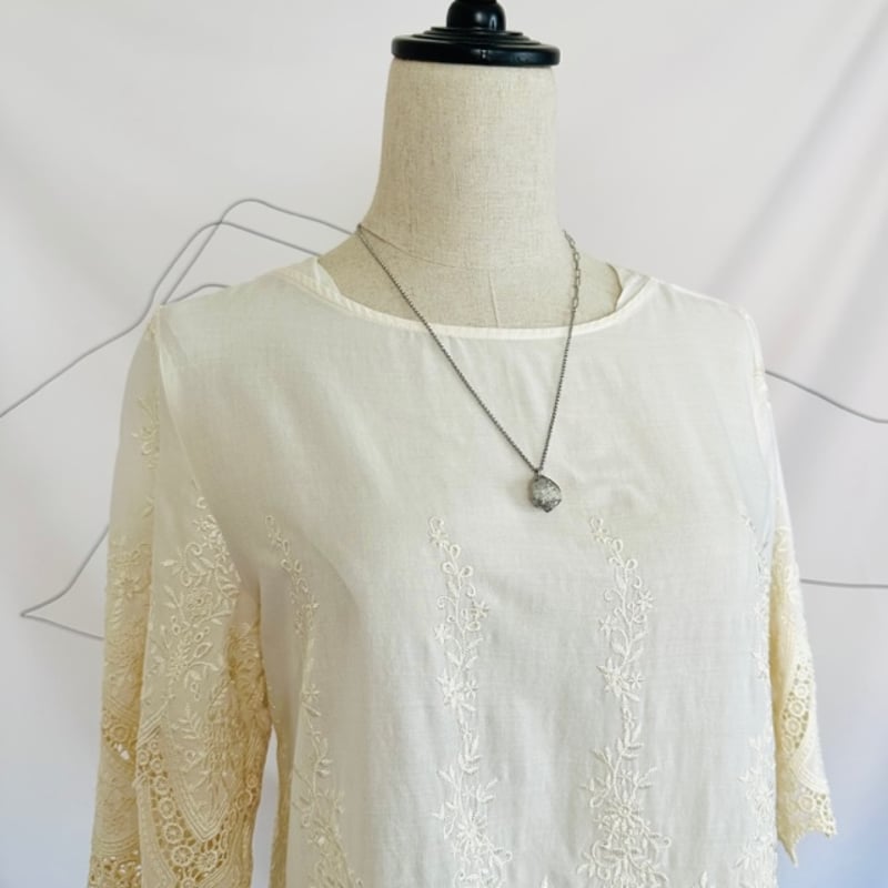 ロシア・ウラル・マリシェボ鉱山産 フェナカイト原石ネックレス | F