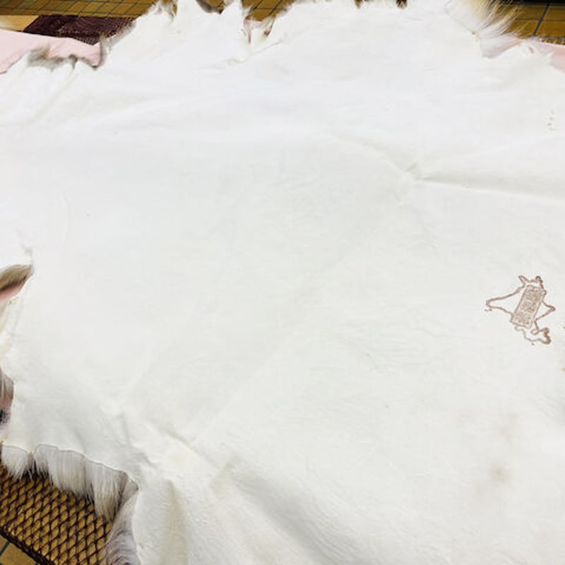 北海道産エゾ鹿毛皮ラグ（敷物）(約140cmx約110cm)※送料無料 | 北海道