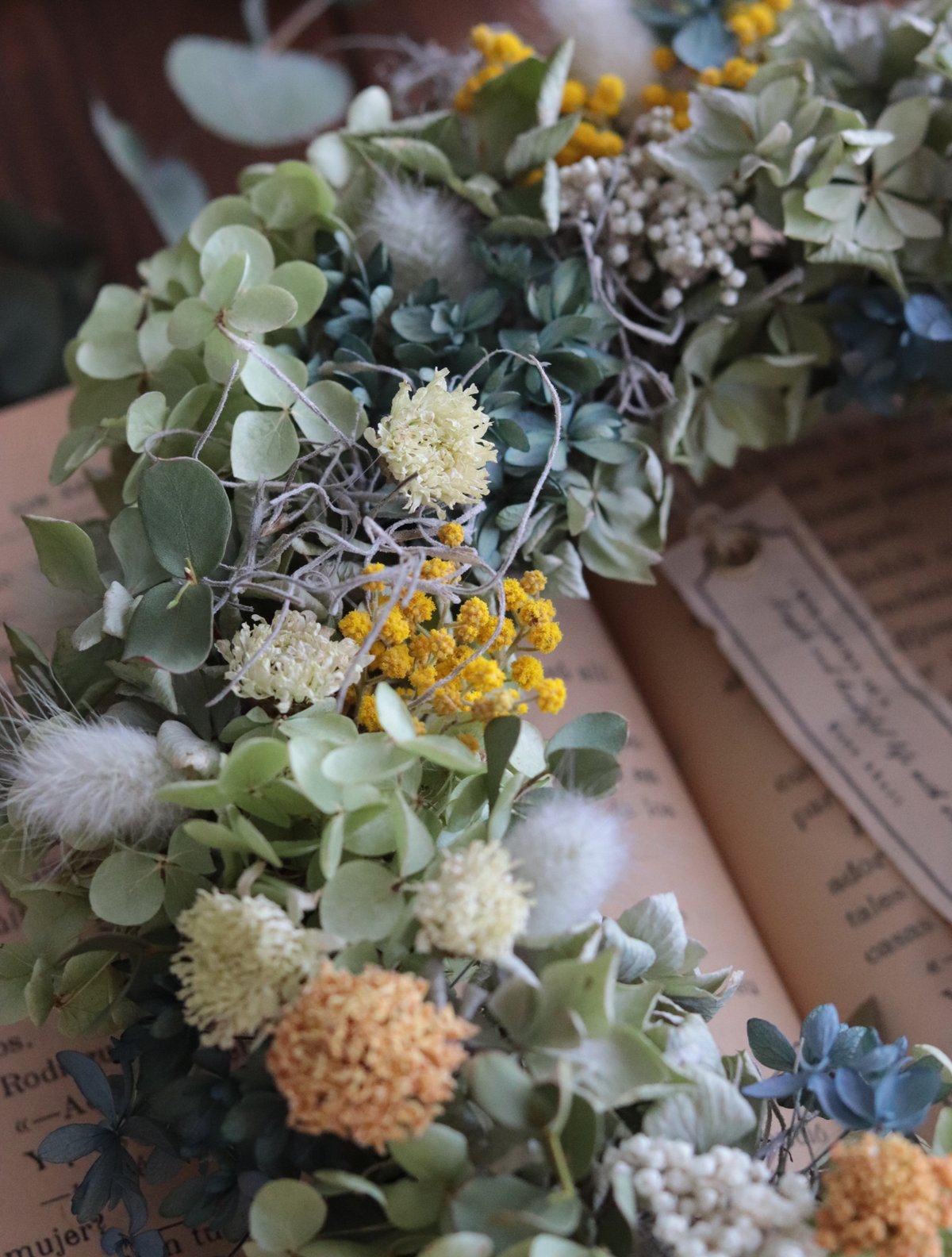 紫陽花とミモザ、マーガレットの自家製ドライフラワーリース | Hana Akari